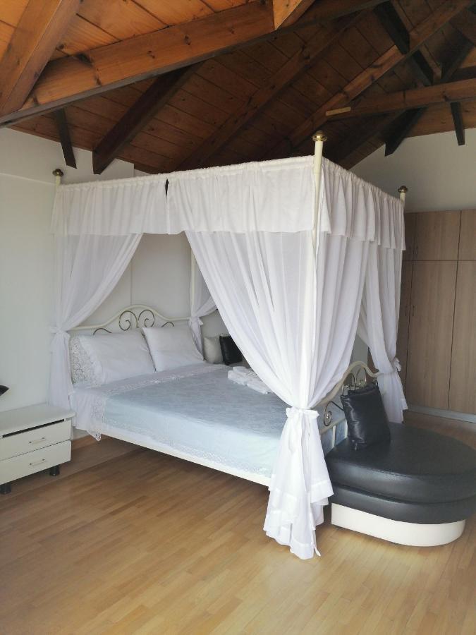 Suite In Front Of The Sea Nea Thesi ภายนอก รูปภาพ